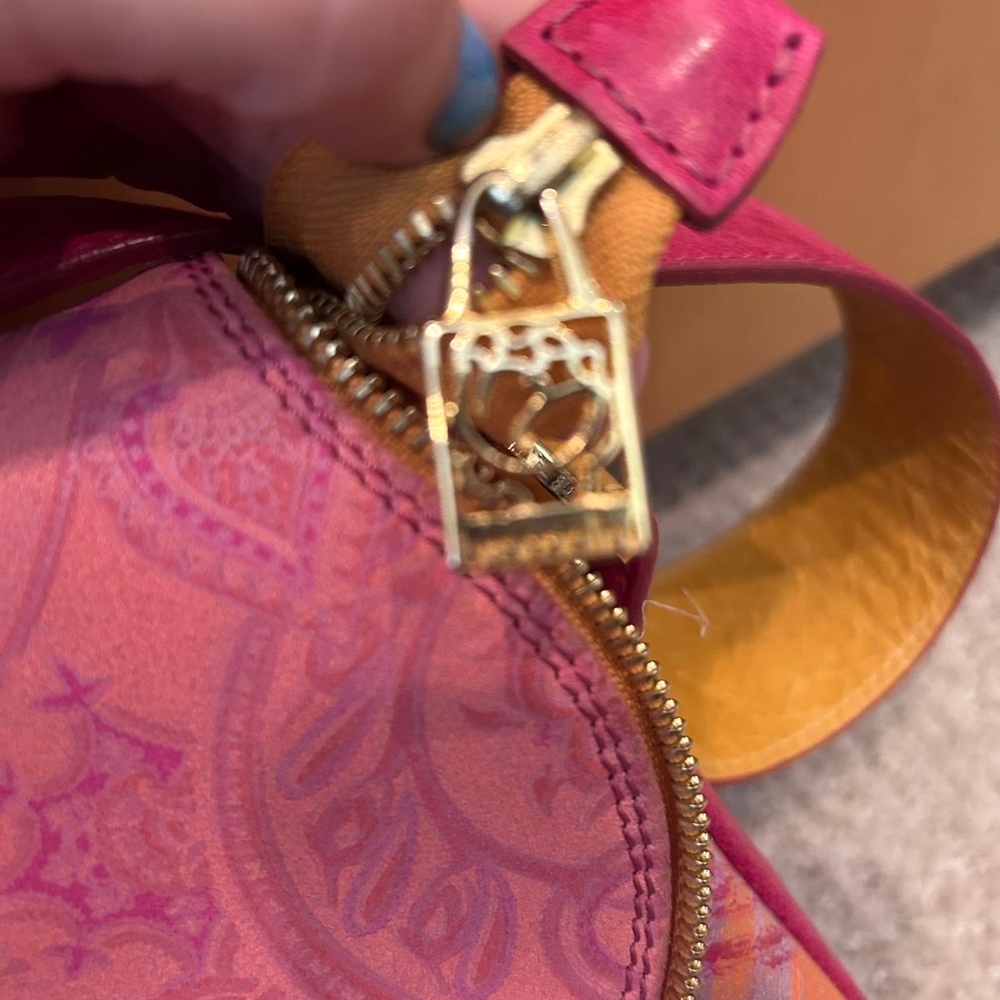 Chic Multicolor Shoulder Bag - image 3